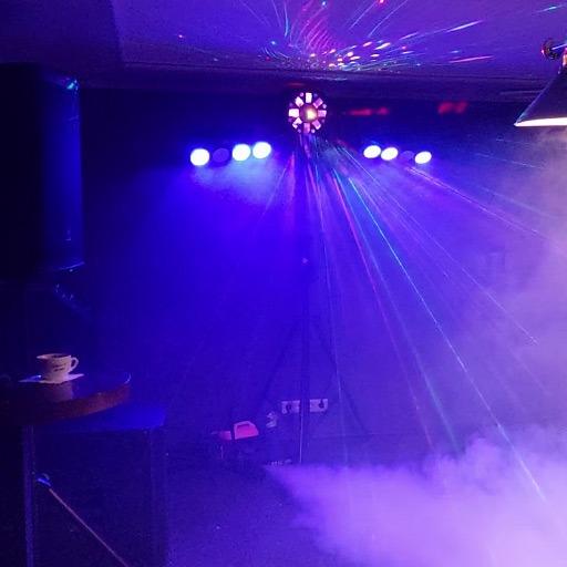 Lichtanlage 4 in Aktion; farbige Laser und Lichter, Nebel, Partyfeeling; zu mieten bei VEITLIGHT® in Berlin Lichtenberg