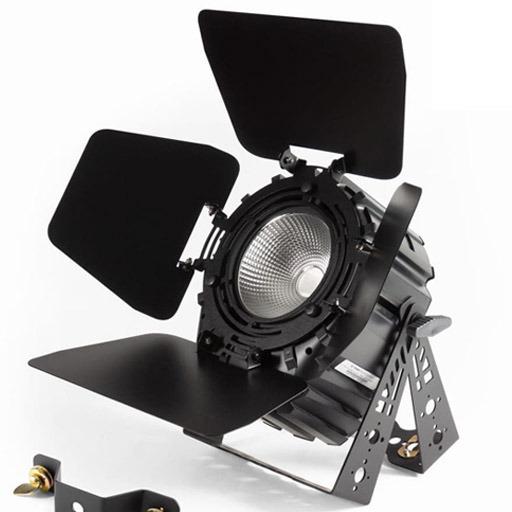 300 Watt LED Scheinwerfer, Geräteansicht Vorderseite, mit Flügeltorblende, zu mieten bei VEITLIGHT® in Berlin Lichtenberg
