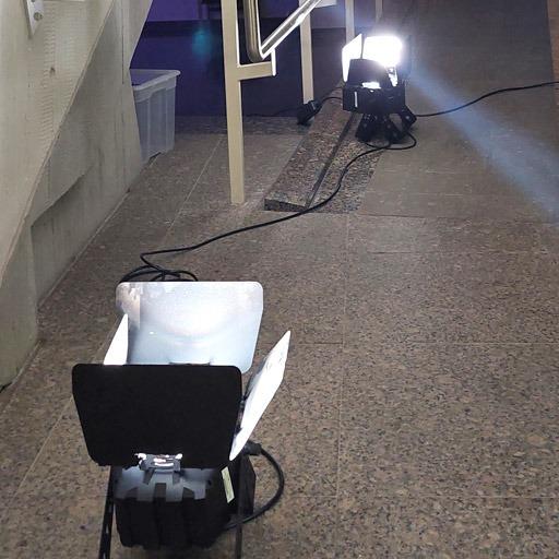 300 Watt LED Scheinwerfer, Ambientebeleuchtung in Weiß, Geräteansicht im Einsatz, zu mieten bei VEITLIGHT® in Berlin Lichtenberg