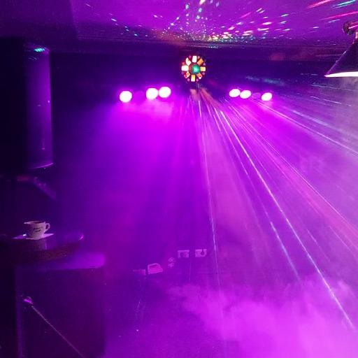 Lichtanlage 4 in Aktion; farbige Laser und Lichter, Nebel, Partyfeeling; zu mieten bei VEITLIGHT® in Berlin Lichtenberg