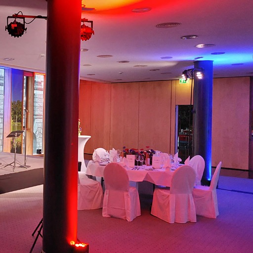 Akku Floorspot - LED Scheinwerfer Ambientebeleuchtung rot, blau, sehr dekorativ, zu mieten bei VEITLIGHT® in Berlin Lichtenberg