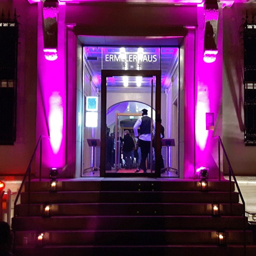 Akku Floorspot - LED Scheinwerfer Fassadenbeleuchtung pink, sehr dekorativ, zu mieten bei VEITLIGHT® in Berlin Lichtenberg