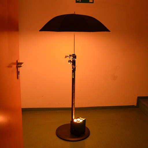 Akku Floorspot - LED Scheinwerfer Ambientebeleuchtung mit Reflektor, amber, sehr dekorativ, zu mieten bei VEITLIGHT® in Berlin Lichtenberg