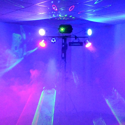 Lichtanlage 1 in Aktion; farbige Lichter, Nebel, Partyfeeling; zu mieten bei VEITLIGHT® in Berlin Lichtenberg