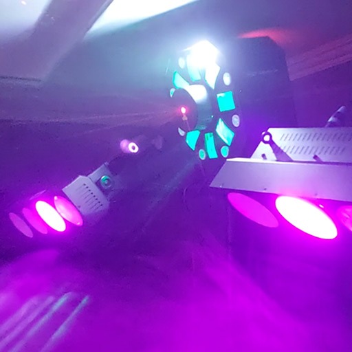 Lichtanlage 4 in Aktion; farbige Laser und Lichter, Nebel, Partyfeeling; zu mieten bei VEITLIGHT® in Berlin Lichtenberg