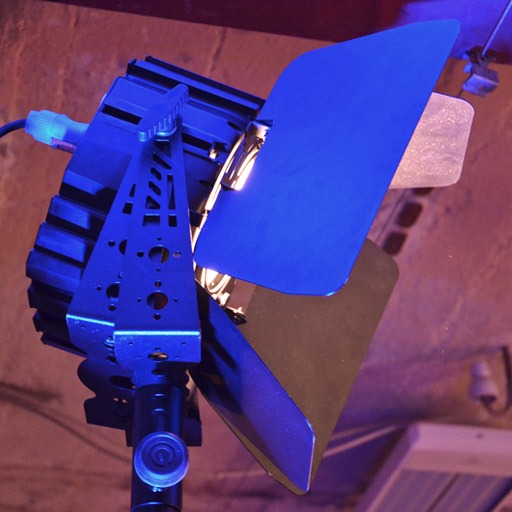 300 Watt LED Scheinwerfer, Objektbeleuchtung in Warmweiß, mit Flügeltorblende, zu mieten bei VEITLIGHT® in Berlin Lichtenberg