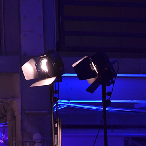 300 Watt LED Scheinwerfer, Objektbeleuchtung in Weiß, 2 Geräte auf Lichtstativen, zu mieten bei VEITLIGHT® in Berlin Lichtenberg