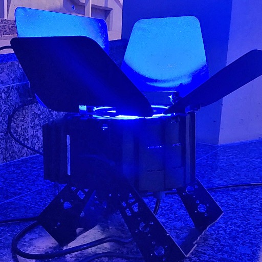 300 Watt LED Scheinwerfer, Ambientebeleuchtung in Blau, Geräteansicht groß, zu mieten bei VEITLIGHT® in Berlin Lichtenberg