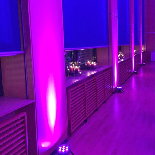 7x3 W RGB LED Floorspot, Ballsaalbeleuchtung, uplighting in pink, Nahaufnahme, sehr dekorativ, zu mieten bei VEITLIGHT® in Berlin Lichtenberg