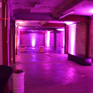 LED Scheinwerfer beleuchten Kühlhaus Berlin in pink, indoor, sehr dekorativ, zu mieten bei VEITLIGHT® in Berlin Lichtenberg