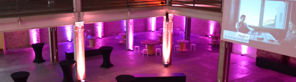 LED Spotlights beleuchten Kühlhaus Berlin in pink, lila, bernsteinfarben, indoor, sehr dekorativ, zu mieten bei VEITLIGHT® in Berlin Lichtenberg