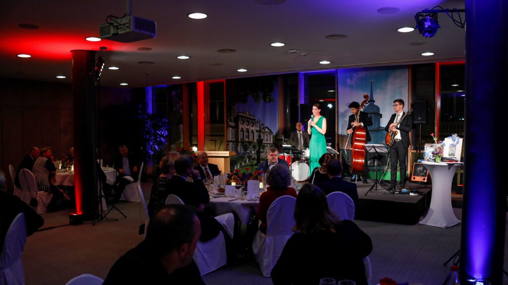 Gala Event mit Liveband und Bühne sowie professioneller Lichttechnik in Berlin