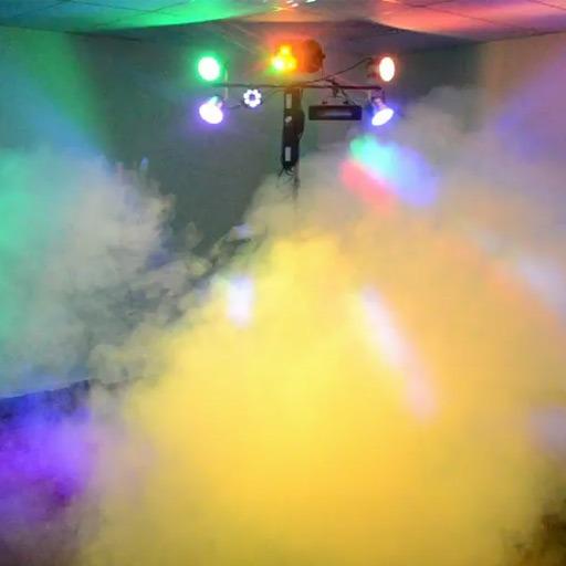 Lichtanlage 1 in Aktion; farbige Lichter, Nebel, Partyfeeling; zu mieten bei VEITLIGHT® in Berlin Lichtenberg