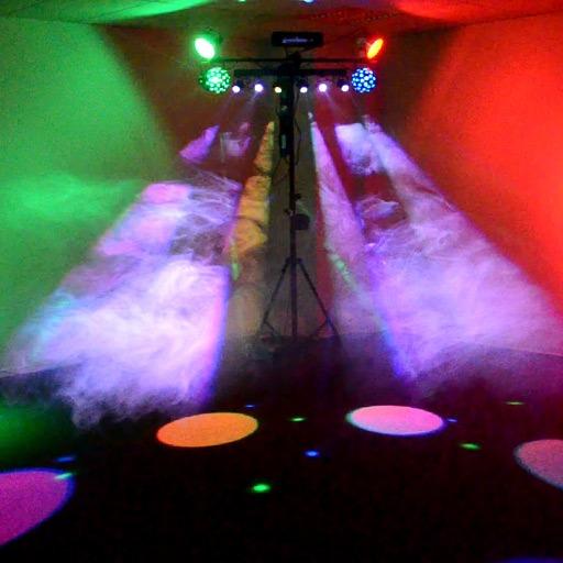Lichtanlage 2 in Aktion; farbige Strahlen und Lichter, Nebel, Partyfeeling; zu mieten bei VEITLIGHT® in Berlin Lichtenberg