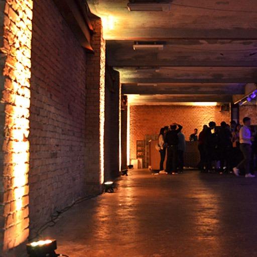 LED Scheinwerfer beleuchten Kühlhaus Berlin in warmweiß, indoor, sehr dekorativ, zu mieten bei VEITLIGHT® in Berlin Lichtenberg