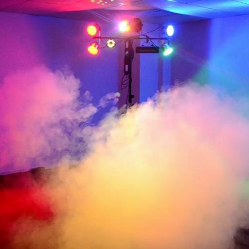 Lichtanlage 1 in Aktion; farbige Lichter, Nebel, Partyfeeling; zu mieten bei VEITLIGHT® in Berlin Lichtenberg