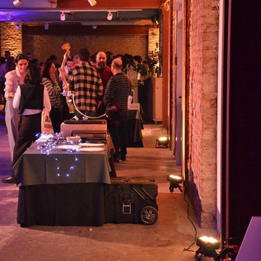 LED Scheinwerfer beleuchten Kühlhaus Berlin in warmweiß, indoor, sehr dekorativ, zu mieten bei VEITLIGHT® in Berlin Lichtenberg