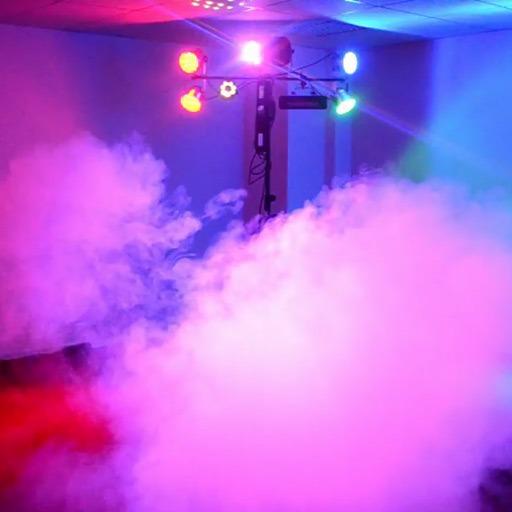 Lichtanlage 1 in Aktion; farbige Lichter, Nebel, Partyfeeling; zu mieten bei VEITLIGHT® in Berlin Lichtenberg