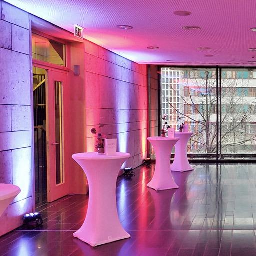 LED Spotlights beleuchten Saalfoyer in der Landesvertretung Thüringen in rot und blau, indoor, sehr dekorativ, zu mieten bei VEITLIGHT® in Berlin Lichtenberg